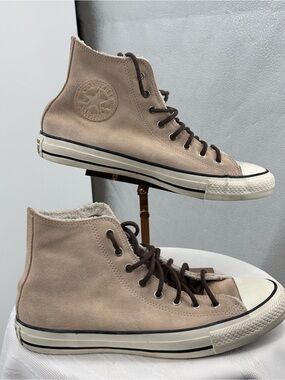 Converse Chuck Taylor All Star Suede High Tops Women’s Size 9